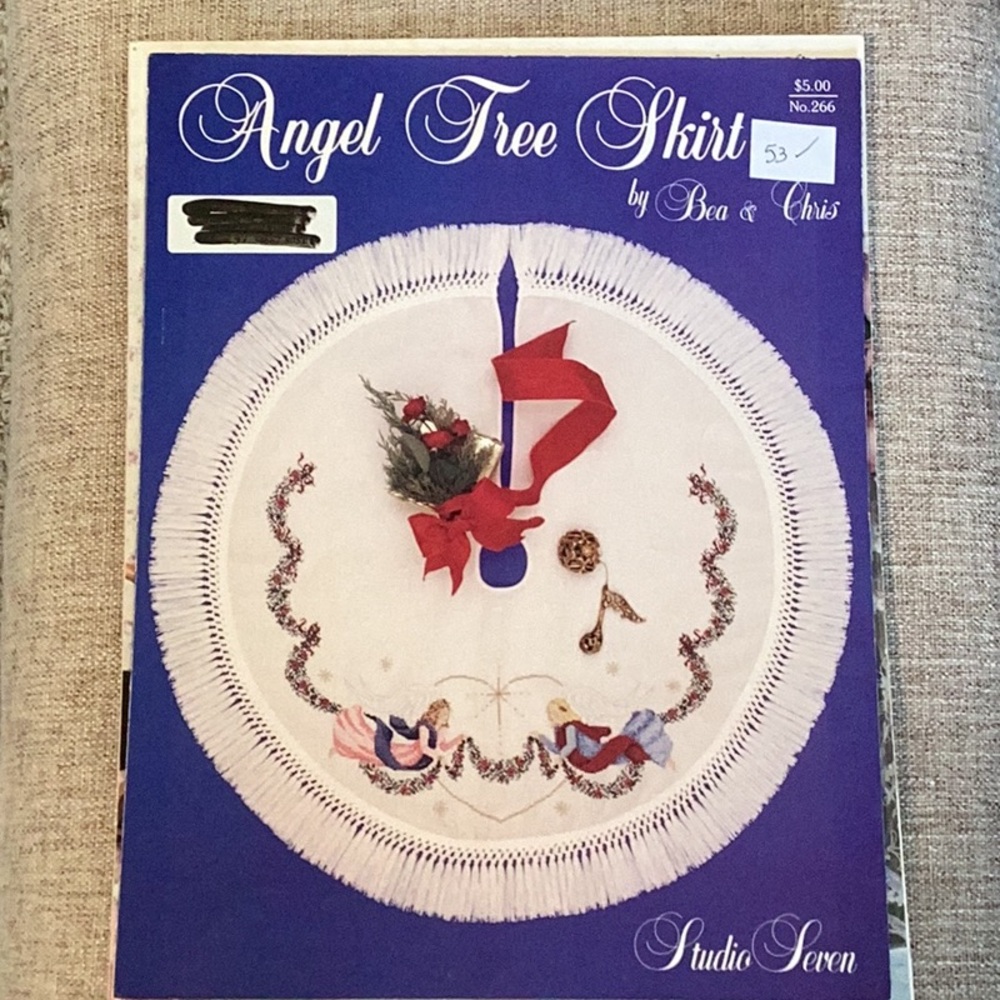 Vintage Studio Seven "Angel Tree Skirt" Cross Stitch Pattern #53